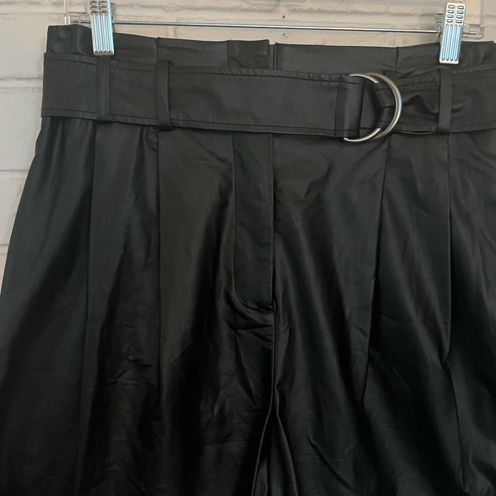 Elizabeth and James Black Faux Leather Paperbag Shorts Size 10 - Picture 7 of 7